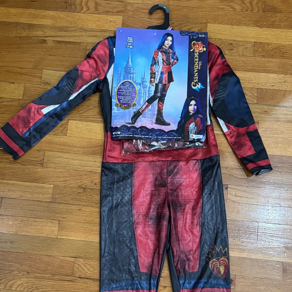 NWT. Descendants Evie Costume & wig